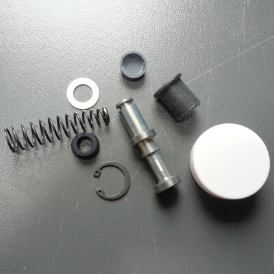 Master Brake Cylinder repair kit Honda CB400A-T2 CX500 CB550F CB750K7 new