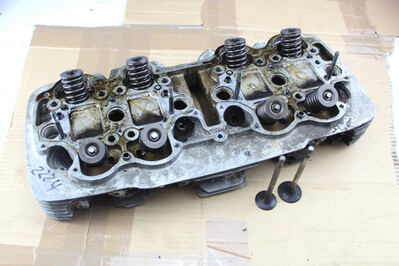 Cylinder head with valves Honda CB750Four from engine no. CB 750E-2200001