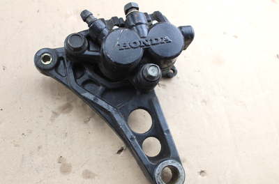 Brake caliper double piston left Honda GL500-650 ?? Silverwing used