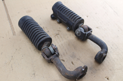 Footrest set with mounting bracket driver left and right Honda CB750K7 used
