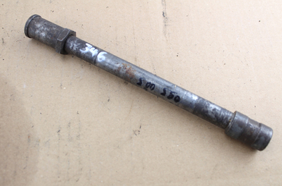 Front wheel axle Honda CB550F+K3 CB650F CB750K7+F2 used