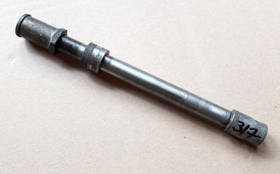 Front wheel axle with nut Honda CB550F+K3 CB750K7+F2