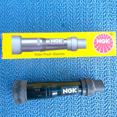 Spark plug NGK SD05F straight Honda